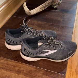 Brooks women’s Black and Gray Athletic Shoes